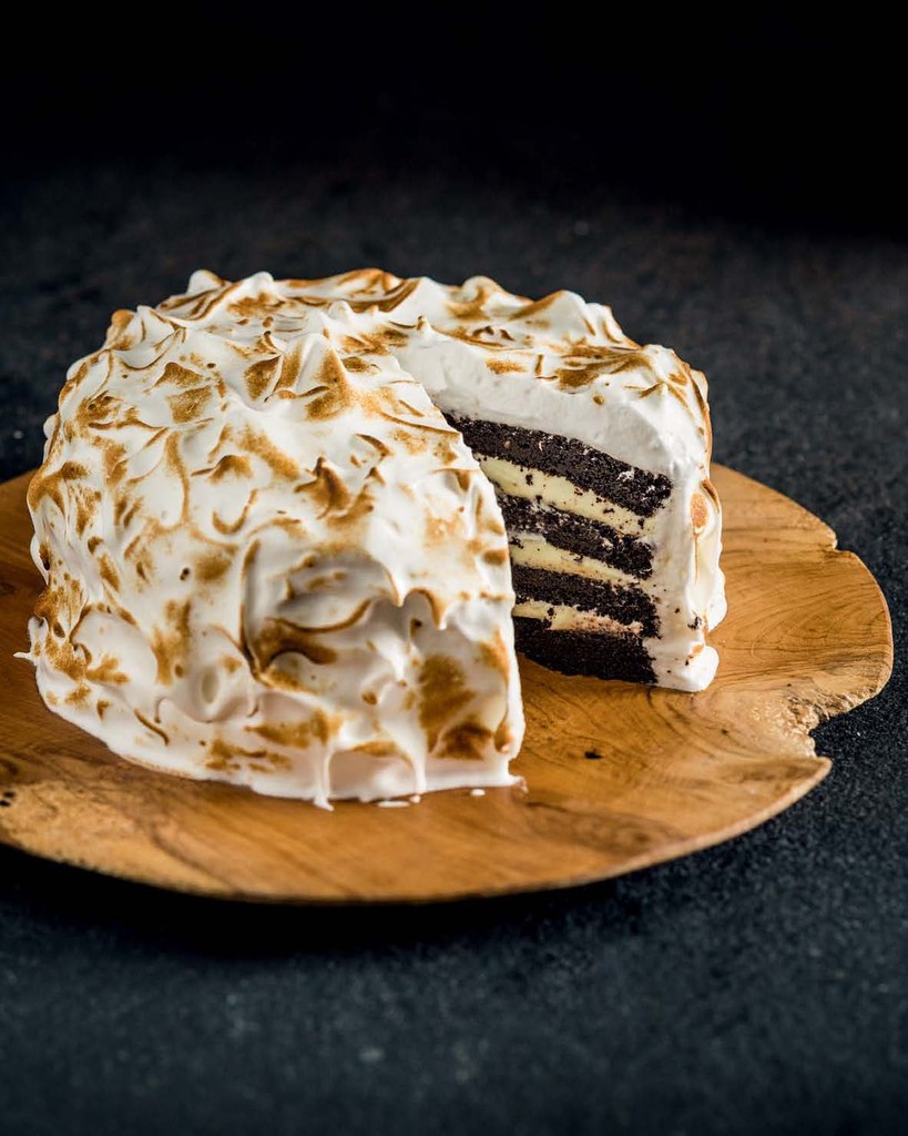 dark-chocolate-cake-with-white-chocolate-ganache-and-marshmallow