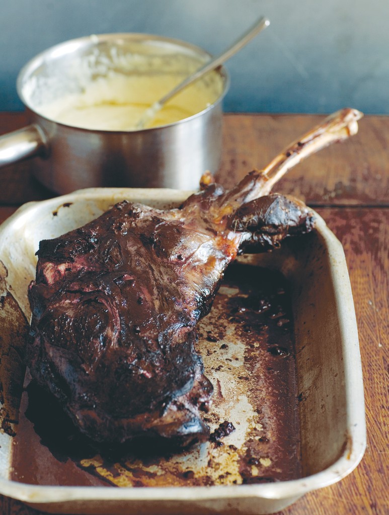 Cuisse de chevreuil rôtie, sauce poivrade from Rôtis Roasts for Every